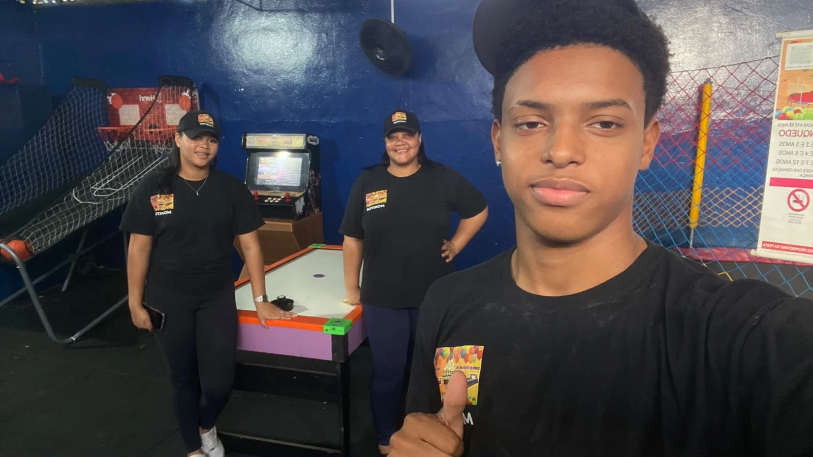 Equipe no espaço de jogos