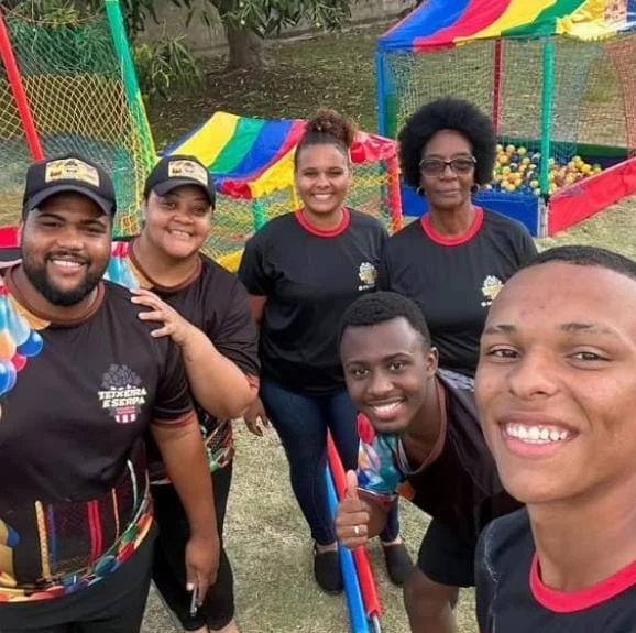 Equipe reunida em um evento